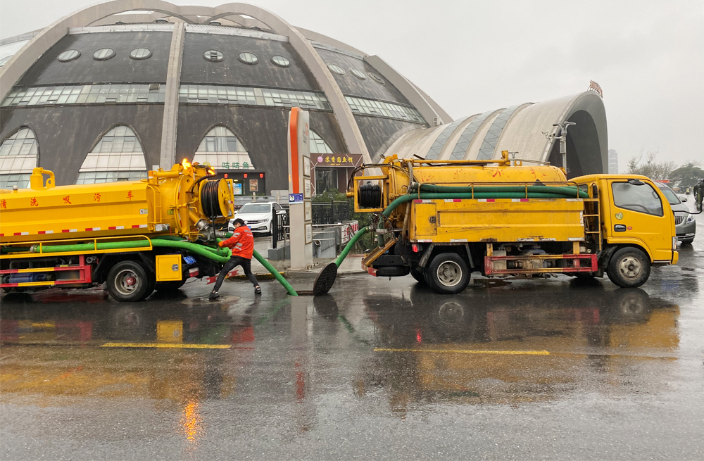 271兴达商场管道清淤